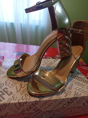 melek sepler instagram: Qızılı rəngdə qadın həndəsi naxışlı qalın dabanlı sandal – Lescarpe - — 2