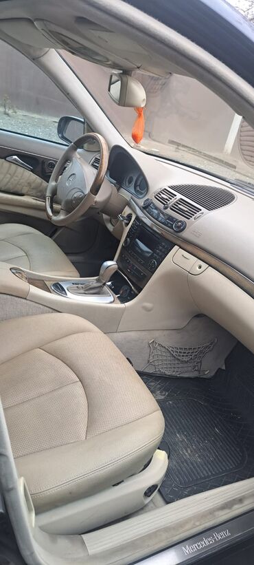 Mercedes-Benz: Mercedes-Benz E 240: 2.6 l | 2002 il Sedan — 7