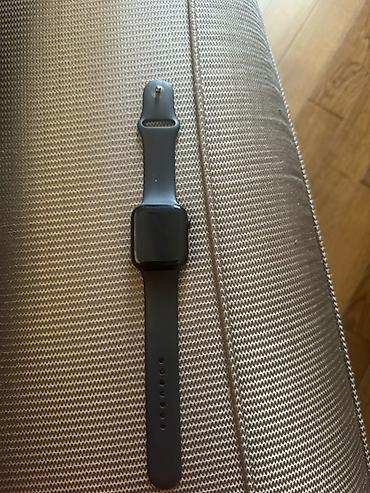 smart saaat: Apple Watch SE ağıllı saat, 44 mm ölçüdə. Korpus üzərində “Aluminum — 1