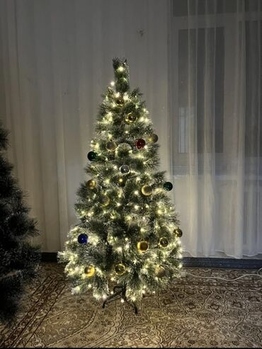 Ёлки: Искусственная новогодняя ёлка с шишками и ягодами, на металлической — 5