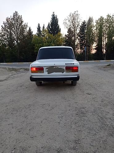 turbo az atego: VAZ 2107 avtomobili təqdim olunur. Sedan kuzovlu, ağ rəngli klassik — 3