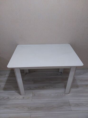 комплект стол и стулья: Кухонный Стол, цвет - Белый, Б/у