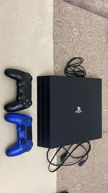 PS4 (Sony Playstation 4): Sony PlayStation 4 Pro oyun konsolu seti - Model: PS4 Pro (CUH — 1