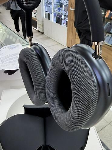 samsung 55: AirPods Max —2 — 7
