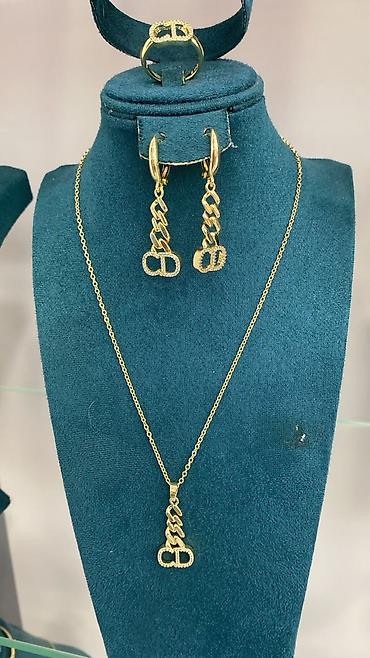 dollar klonu: Dəstə daxildir: Boyunbağı, Platin — 7