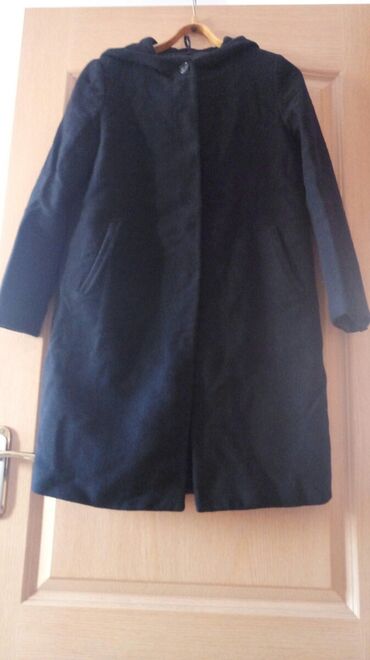 черное пальто в Кыргызстан | ПАЛЬТО: 1. Пальто чёрное (демисезонное) в хорошем состоянии (постиранное, но