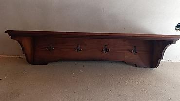 Antique Coat Racks: Drvena zidna polica sa fiokama – retro/klasičan dizajn - Materijal — 4