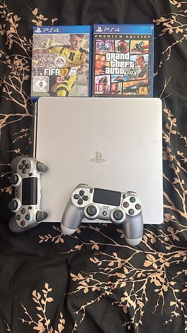 pse 4: PlayStation 4 Slim (ağ rəng) oyun seti Komplekt: - PS4 Slim konsolu — 1