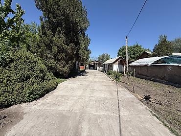 Продажа коттеджей и домов: 🏡 Продаётся уютный дом в Кара-Балте! 📍 Адрес: ул. Центральная, 174Б — 6