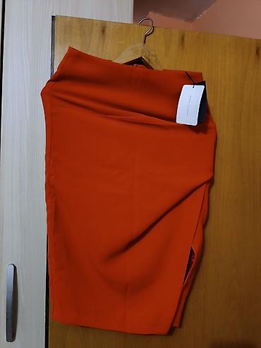 tech komplet: Suknja crvena nova xs 1000, druge dve po 500 vel.S, krem suknja — 1