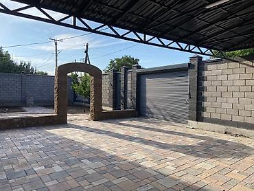 Продажа коттеджей и домов: Продается резиденция в районе «Ново-Покровка». 📕 18 соток участок по — 12