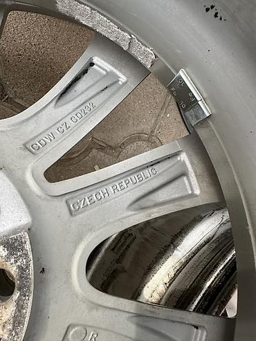 Транспорт: Комплект из 4 оригинальных литых дисков BMW. Подходит на многие модели — 6