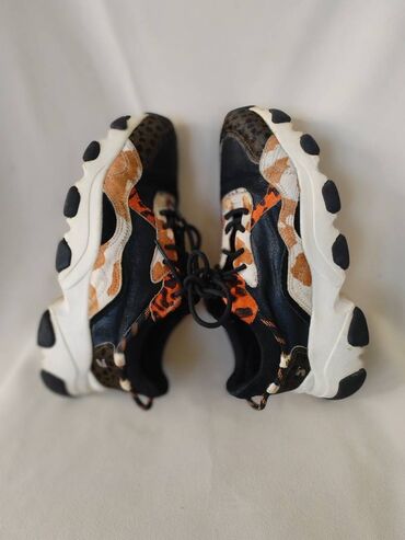 Women's Sneakers and athletic shoes: 38 — 3