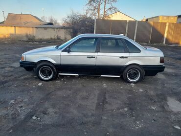 Volkswagen: Volkswagen Passat: 1990 г., 1.8 л, Механика, Бензин, Седан