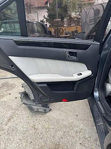 automobile rs: TAPACIR ZADNJIH VRATA ZA MERCEDES BENZ E KLASA, E 200, E 220 . OD — 1
