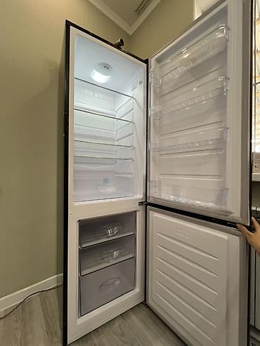 fridge: Двухкамерный холодильник с нижней морозильной. Особенности: - — 1