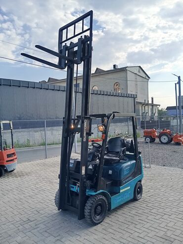 Погрузчики: Погрузчик, 2010 г., Колесный, Вилочный — 2