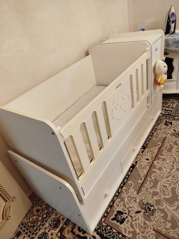 Uşaq və gənc otağı üçün dəstlər: Oğlan və qız üçün, İşlənmiş, Dördbucaq, Beşik, Dəstsiz, Matras ilə, Yellənmə mexanizm ilə