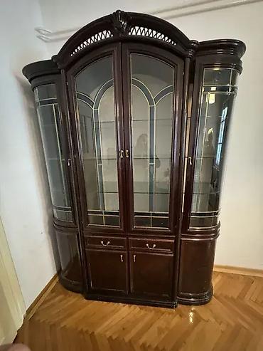 ikea komode: Vitrina Vitrina sa znacima korišćenja. 🔨 Dimenzije: Širina: 190 cm — 4