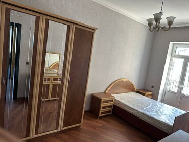 Ofis dəst mebeli: Ofis mebel dəsti Tərkibi: - Sürgülü qapılı iki rəng kombinli — 17