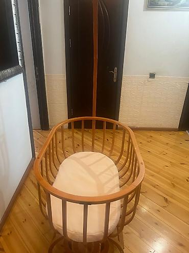 Beşiklər: Oğlan və qız üçün, İşlənmiş, Yumru, Beşik, Dəst ilə, Matras ilə, Yellənmə mexanizmi ilə — 4