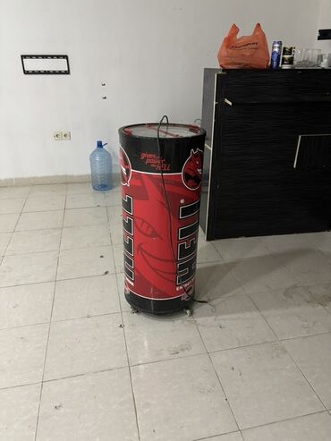 Dərin dondurucular: HELL Energy Drink brendli silindrik içki soyuducusu - Forma