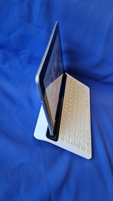 Tableti: 2 tableta sa orginalnim fabrickim tastaturama, kao novo sve, sve — 24