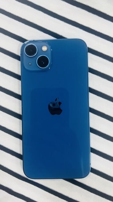 Apple iPhone: IPhone 13, Б/у, 128 ГБ, Синий, Зарядное устройство, Защитное стекло, Чехол, 81 %