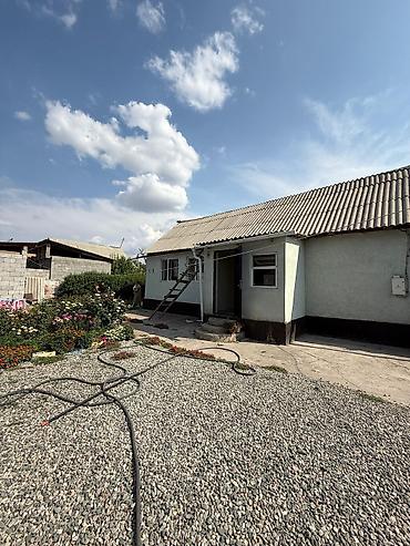 Продажа коттеджей и домов: Продается дом в Ж/м Ак-Орго по ул. Жетиген ближе к Ахунбаева Дом — 1