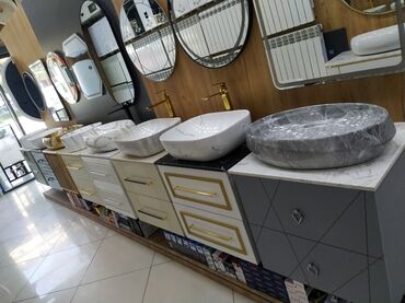 ideal jakuzi: Müxtəlif üslublarda və ölçülərdə olan divar güzgüləri və lavabo altı