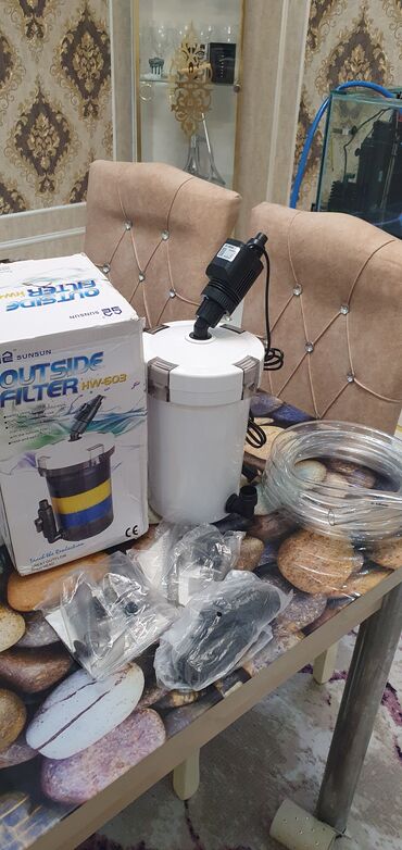 Akvarium aksessuar və ləvazimatları: Ağ rəngli silindrik korpusa malik akvarium xarici filtri. Qablaşdırma — 3