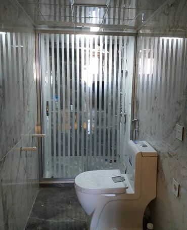 Duş kabinaları, arakəsmələr: Yeni Arakəsmə, Künc üçün, Pulsuz çatdırılma — 28
