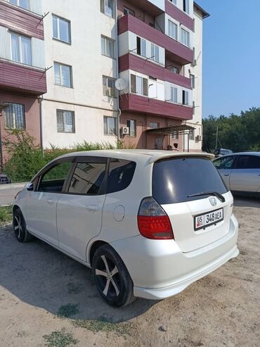 сатам же алмашам: Honda Fit: 2002 г., 1.3 л, Вариатор, Бензин, Хетчбек