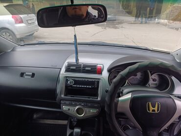 Honda: Honda Fit: 2006 г., 1.3 л, Автомат, Бензин, Хэтчбэк at lalafo.kg — 2 Honda: Honda Fit: 2006 г., 1.3 л, Автомат, Бензин, Хэтчбэк — 2