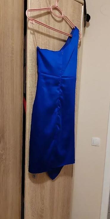 Haljine: Elegantna haljina u plavoj boji. Velicina S, EU (36). Obucena samo — 11