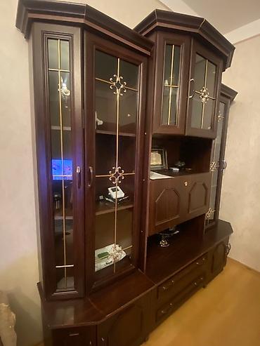 salon dolab: Klassik üslublu vitrinli qonaq otağı “stenka”sı - Material: tünd — 2