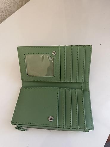 Portmone, pulqabıları: Stradivarius qadın pulqabısı – açıq yaşıl rəngdə, timsah naxışlı — 2