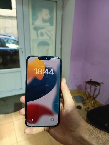 Apple iPhone: Demek olarki heç işlenmiyib. Hər şey yenidir. Pil durumu 99