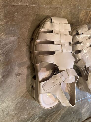adidas qaçış üçün qadın krossovkaları: Ölçü: 38, rəng - Bej, Yeni