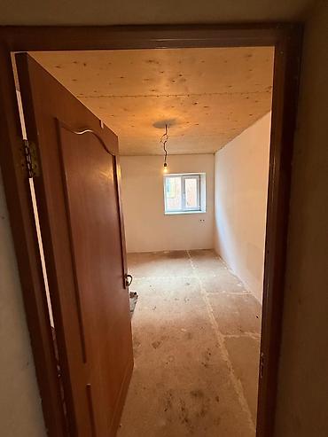 Продажа коттеджей и домов: Продается загородный дом с прилегающей территорией, предлагающий — 16