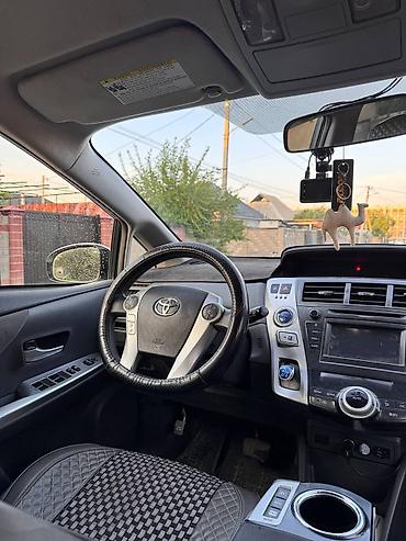 обмен на легковушку: Toyota Prius V: 2013 г., 1.8 л, Вариатор, Гибрид, Универсал — 2