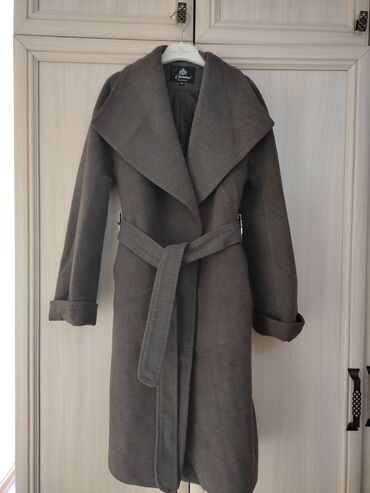Пальто: Пальто, Осень-весна, По колено, Приталенная модель, M (EU 38)