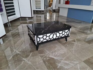 Stolovi: Dostupne su 4 boje, Dimenzije stola su 60x90, a kada se rasklopi — 2