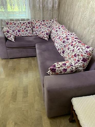 künc divanar: Bənövşəyi rəngdə L formalı yumşaq künc divan. - Material: məxmər tipli — 3