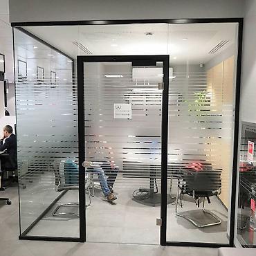 Стеклянные двери на заказ: Стеклянная дверь на заказ, Межкомнатная, Для частного дома, Одностворчатая, Распашная, Бесплатный замер, Бесплатная доставка, Бесплатная установка — 4