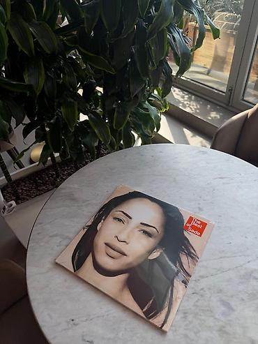 viniller: Məhsul: “The Best of Sade” – vinil LP (kompilyasiya albomu) Yenidir — 1