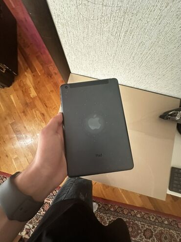 kombi tipli pitiminutka: Apple iPad mini (1-ci nəsil) – Space Gray Ekranı qırıqdır ama hərşey