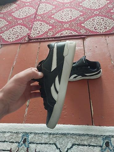кызыл кия кыз: Эркектердин кроссовкасы, 34, Reebok, Колдонулган, түсү - Кара, Өзү алып кетүү — 4