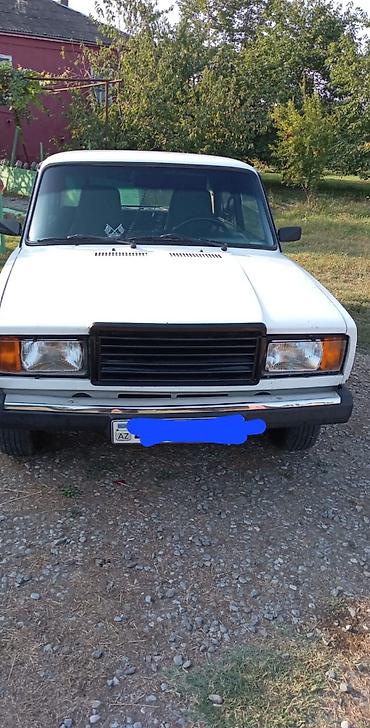 VAZ (LADA): VAZ 2107, ağ rəng, sedan kuzov. Xüsusiyyətlər: - Arxa ötürücülü — 1