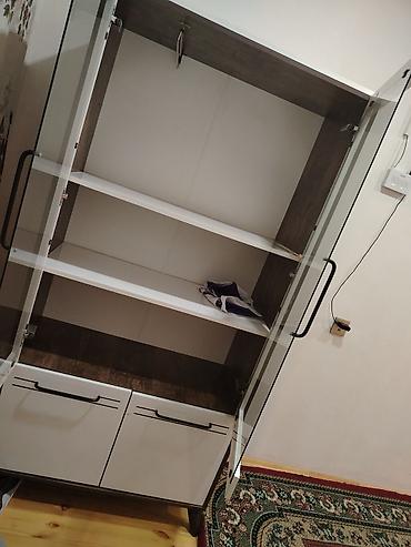 Dolablar: Şkaf-vitrin - Material: ağ və ağ-qəhvəyi rəngdə laminat/MDF korpus — 2